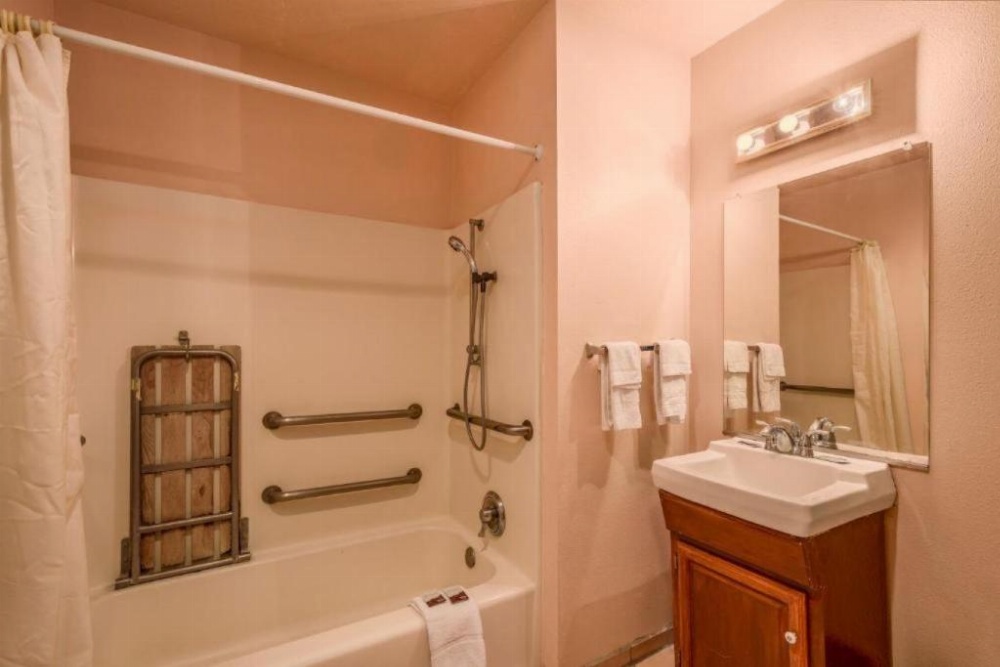 Room image 4