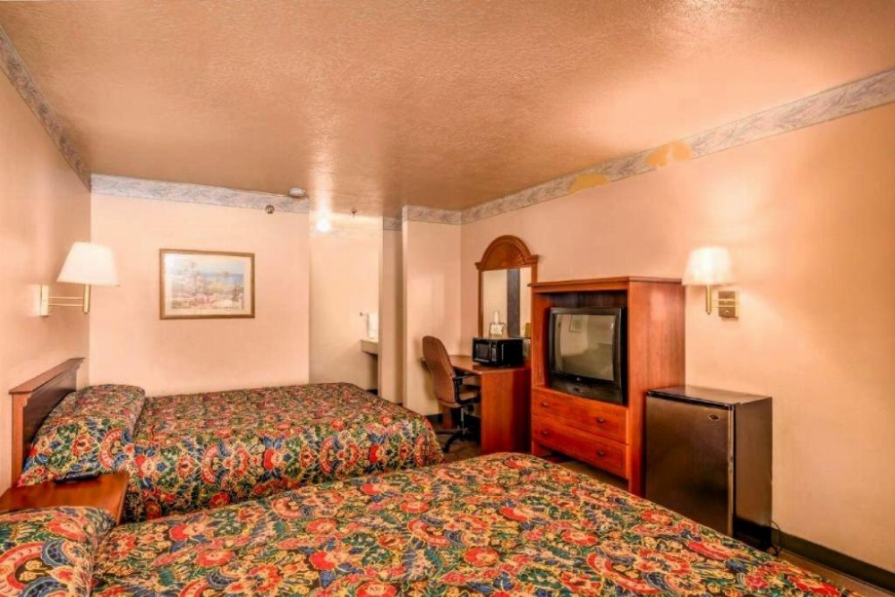 Room image 4